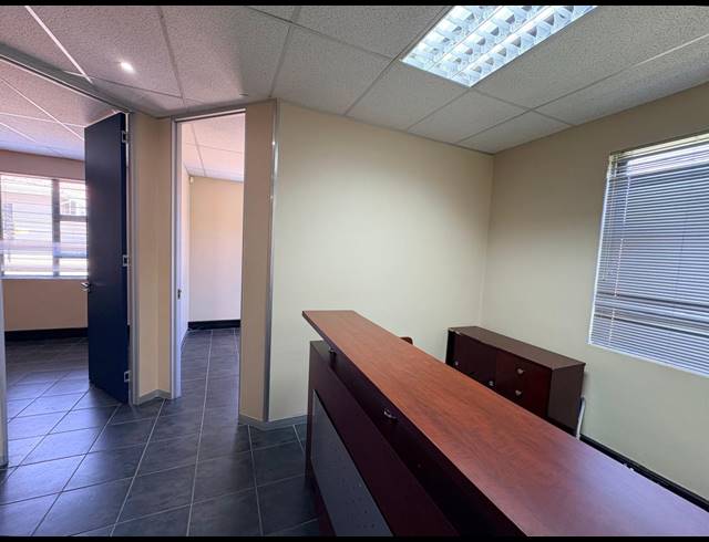 840M² OFFICE FOR SALE IN NOORDWYK
